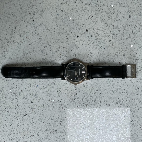 Men’s Burberry watch in black - Picture 5 of 7